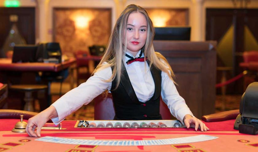 Dealer là gì? Tìm hiểu thông tin về Dealer từ A tới Z Tìm hiểu rõ vai trò, nhiệm vụ của Dealer là gì