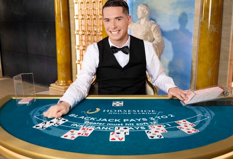 Dealer là gì? Tìm hiểu thông tin về Dealer từ A tới Z Bạn hãy đặt cược theo Dealer ca cuối để nâng khả năng thắng đậm